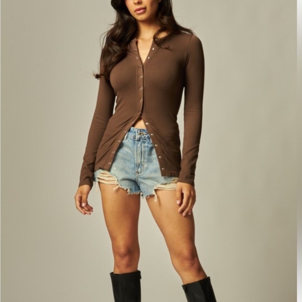 Brown shirt, long sleeve with front snaps down the middle, top is very stretchy.